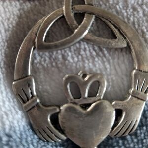 Vintage Intricate Silver Claddagh Pendant 925
